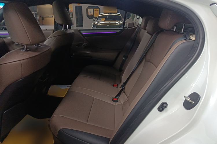 Used Lexus ES 2025 300h Deluxe Edition