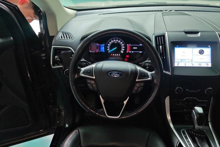 Used Ford Edge 2016 EcoBoost 245 Two-Wheel-Drive Titanium 7-Seater Steering Wheel