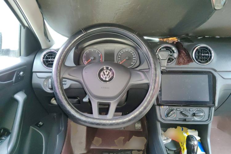 Used Volkswagen Jetta 2017 1.5L Automatic Fashion Model Steering Wheel