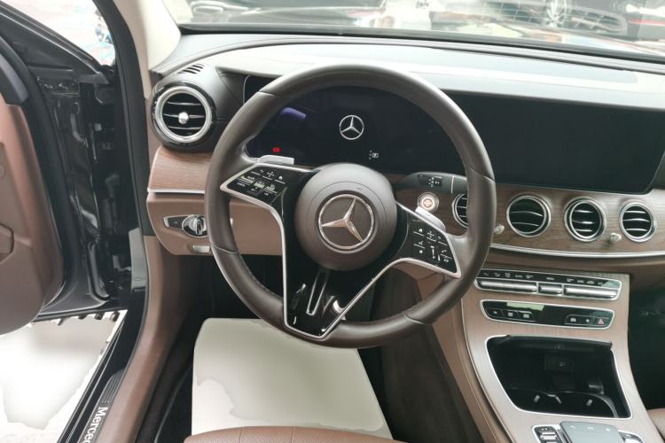 Used Mercedes-Benz E-Class 2023 Facelift E 260 L
