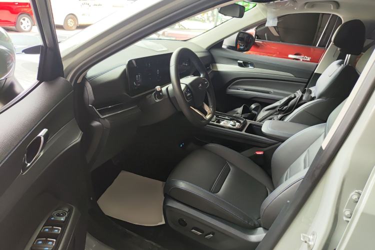 Used Ford Equator Sport 2025 EcoBoost 170 Platinum Edition Driver Seat