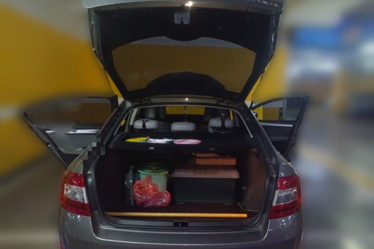 Used Skoda Octavia 2015 1.6L Manual Eado Edition Trunk