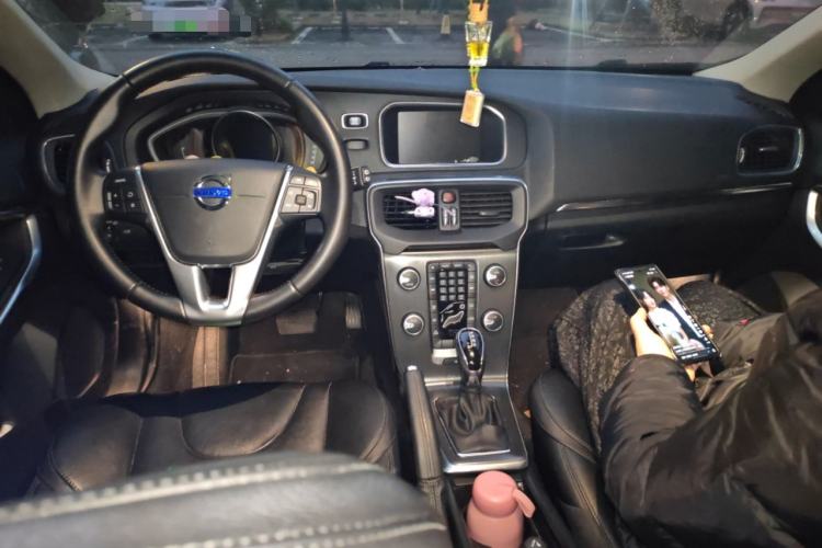 Used Volvo V40 2016 T3 Zhiyi Edition