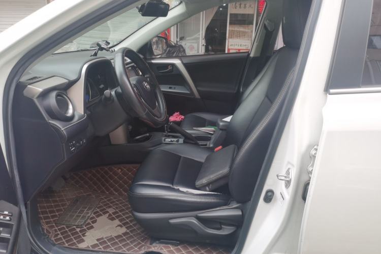 Used Toyota RAV4 2019 2.0L CVT Two-Wheel Drive Luxury Version China VI Standard