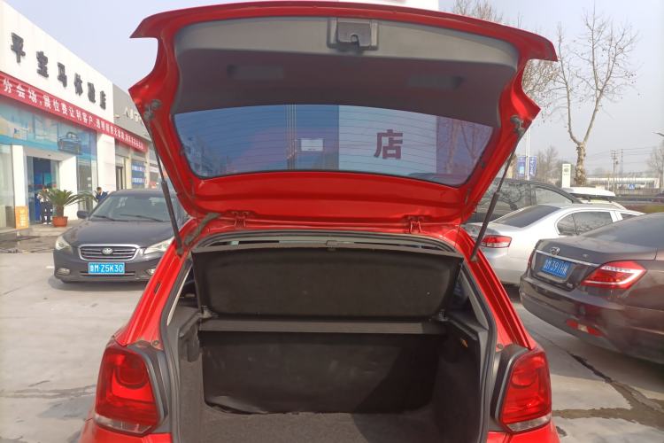 Used Volkswagen Polo 2013 1.4L Manual Fashion Edition Trunk