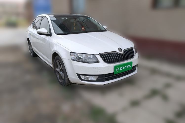 Used Skoda Octavia 2016 1.6L Manual Smart Drive Version
