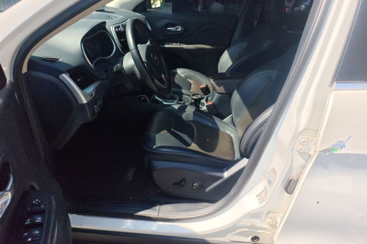 Used Jeep Cherokee 2017 2.0L Superior Edition