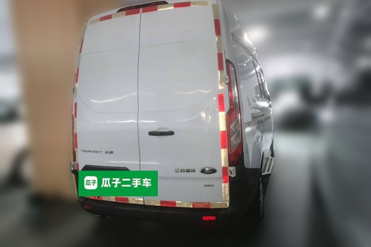 Used Ford Transit 2019 2.0T Diesel Van Mid-Chassis Mid-Roof 3-Seater China VI Standard
