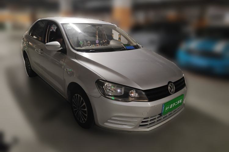 Used Volkswagen Jetta 2015 1.6L Manual Fashion Edition Front Right 45 Deg