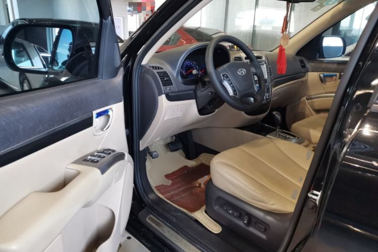 Used Hyundai Santa Fe Classic 2012 2.4 Supreme Edition 5-Seater Two-Wheel Drive Driver Seat