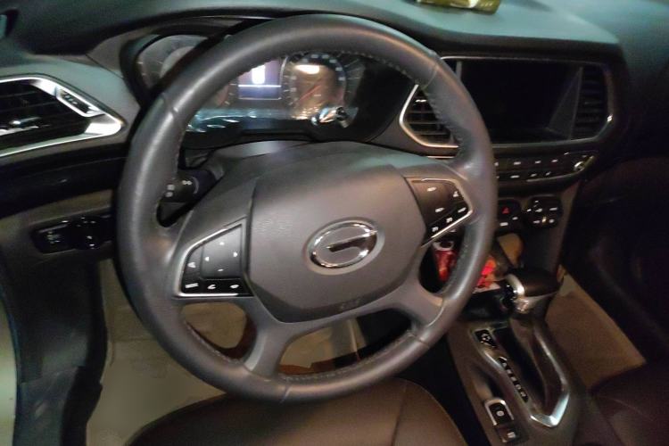 Used GAC Trumpchi GS4 2017 235T Automatic Two-Wheel Drive Luxury Smart Connectivity Version Steering Wheel