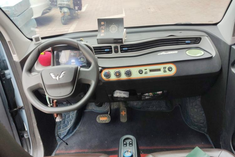 Used Wuling Hongguang MINIEV 2020 Enjoyment Model Lithium Iron Phosphate Center Console
