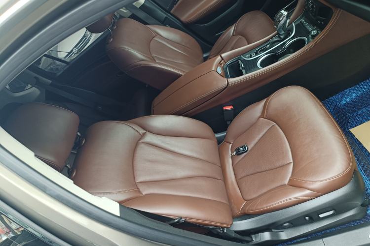 Used Buick Envision 2018 28T All-Wheel-Drive Versatile Sports Flagship Model Right Front Seat