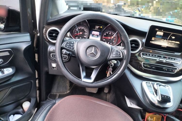 Used Mercedes-Benz V-Class 2017 V 260 Avantgarde Edition Steering Wheel