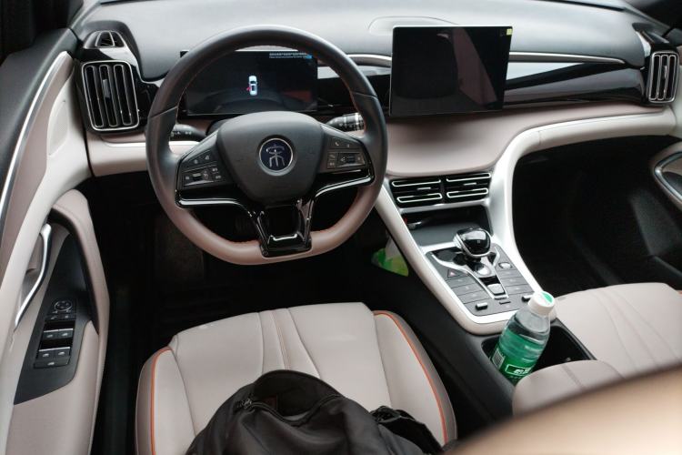 Used BYD Song Pro New Energy 2023 Champion Edition DM-i 71KM Navigation Model Center Console