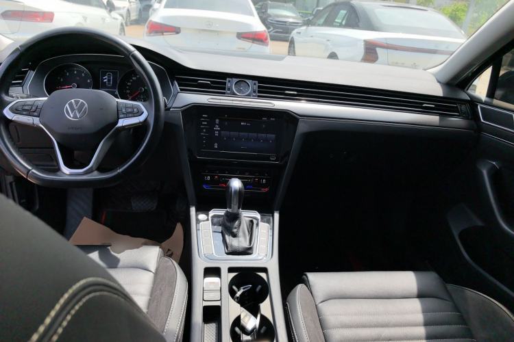 Used Volkswagen Magotan 2020 330TSI DSG Leading Model Center Console