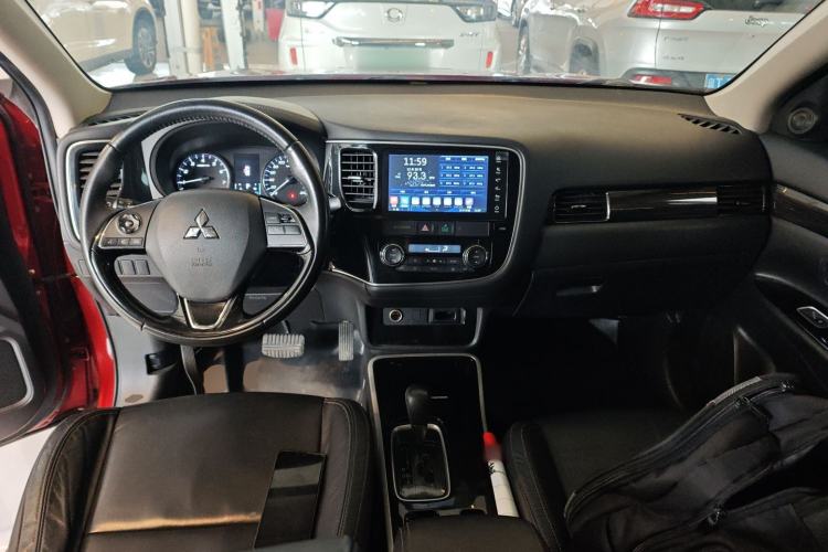 Used Mitsubishi Outlander 2019 2.0L Two-Wheel Drive Comfort Edition 5 Seats China VI Standard
