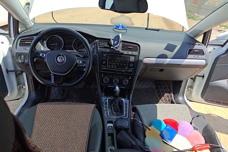 Used Volkswagen Golf 2018 1.6L Automatic Comfort Model Center Console