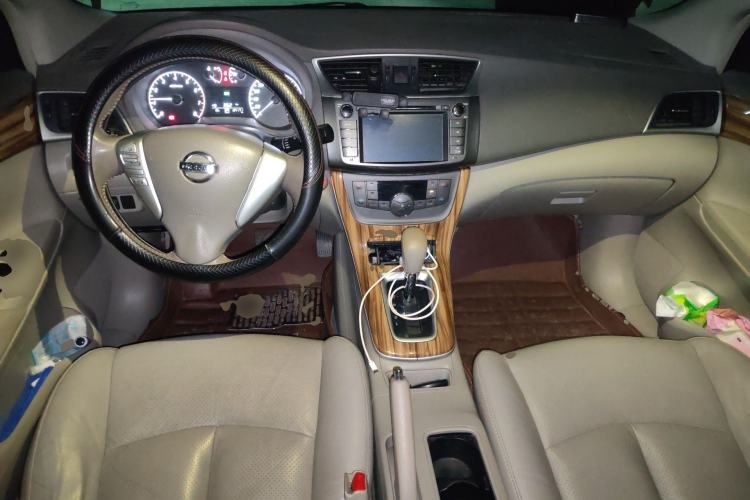 Used Nissan Sylphy 2014 1.6XV CVT Deluxe Edition Center Console