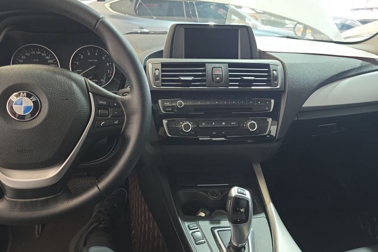 Used BMW 1 Series 2016 118i Leading Model Center Console