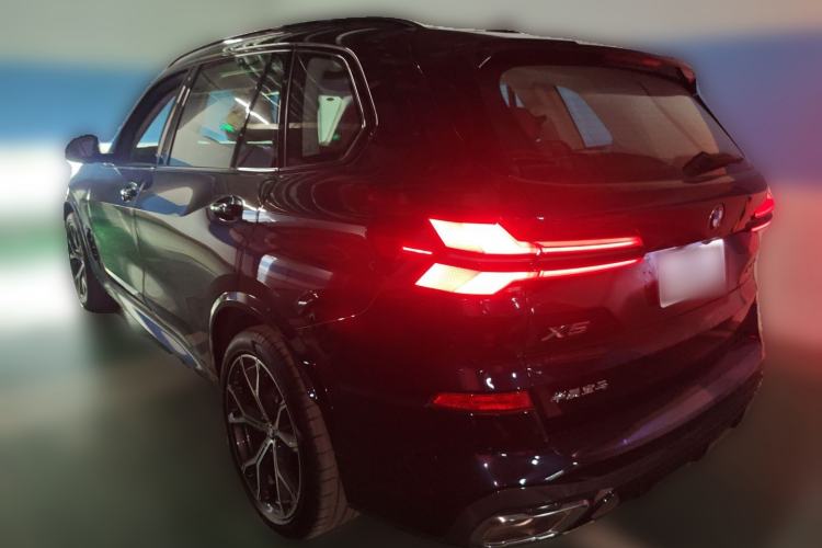 Used BMW X5 2023 xDrive 30Li Luxury M Sport Night Edition Package Rear Left 45 Deg