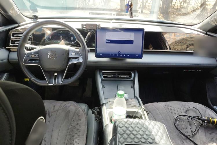 Used BYD Qin L 2024 DM-i 120KM Leading Model Center Console