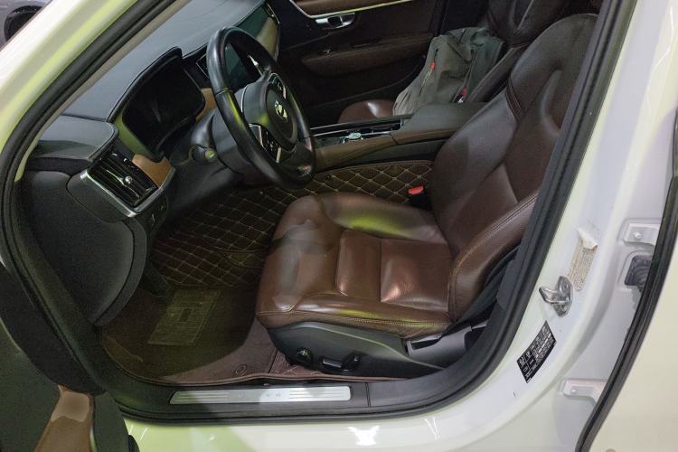 Used Volvo S90 2018 T4 Zhiyuan Edition
