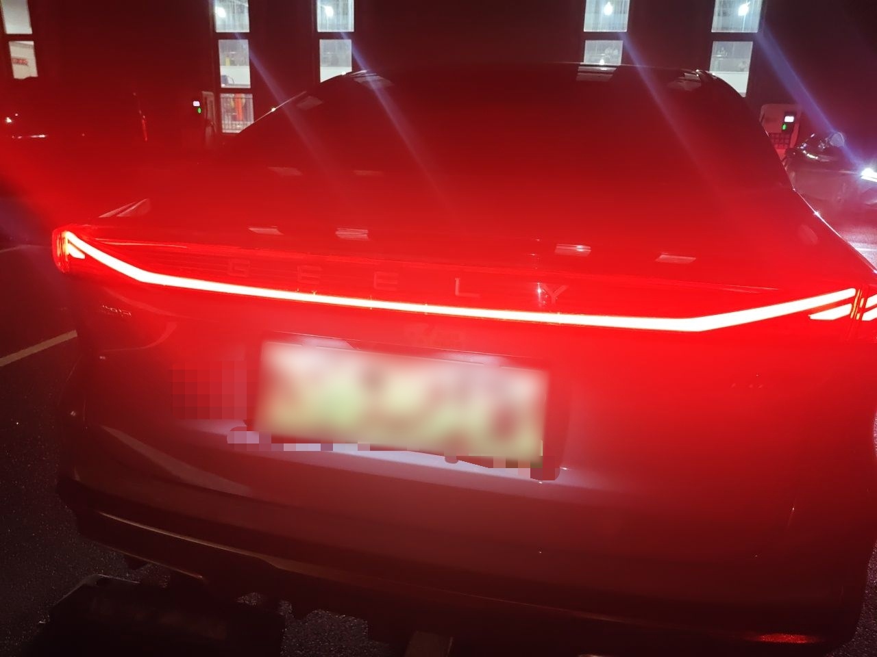 Geely Galaxy L6 2025 EM-i 140km Starship Edition — снимка 5