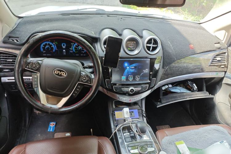 Used BYD Tang New Energy 2015 2.0T Four-Wheel-Drive Flagship Model
