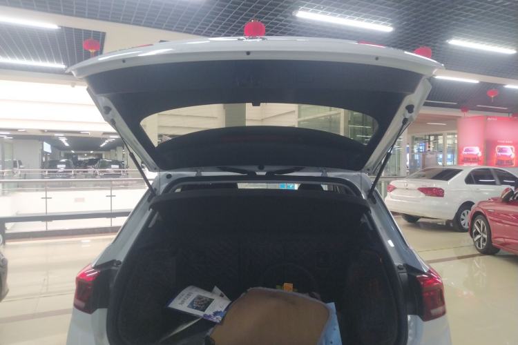 Used Volkswagen T-ROC 2019 230TSI DSG Two-Wheel-Drive Advanced Version China VI Standard Trunk