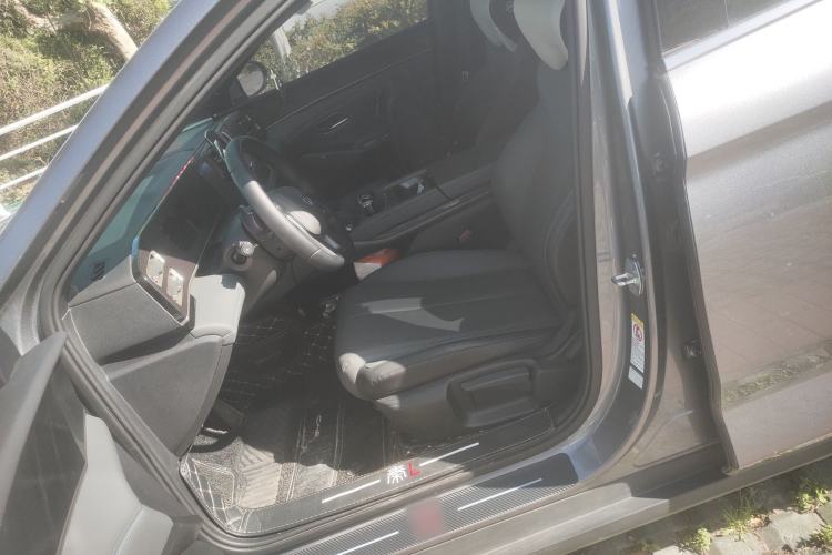 Used BYD Qin L 2025 DM-i Smart Drive 80KM Leading Model
