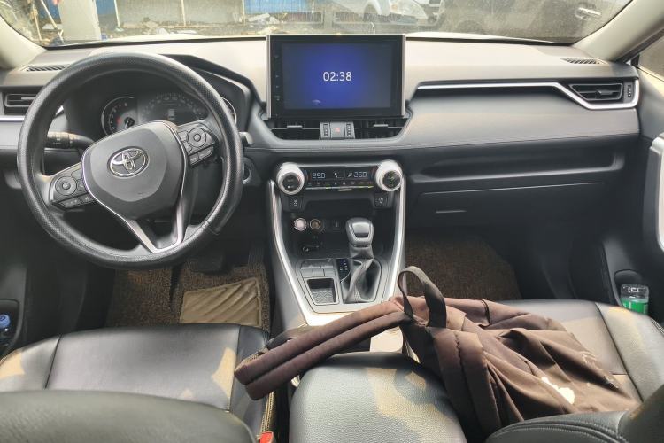 Used Toyota RAV4 2021 2.0L CVT Two-Wheel Drive Fashion Edition Center Console