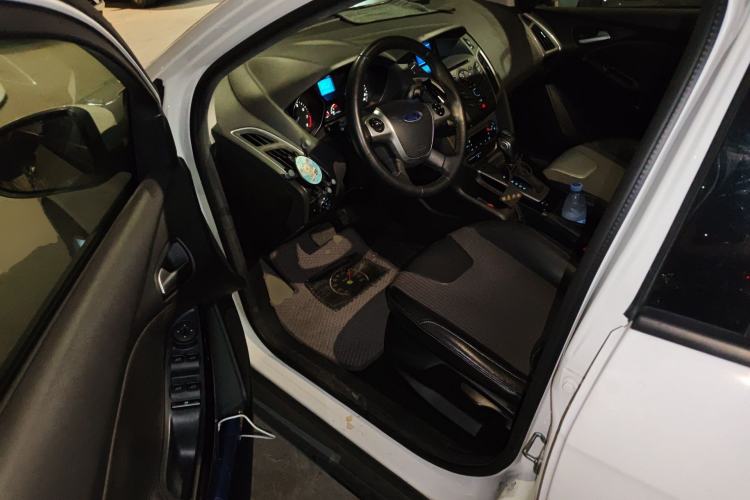 Used Ford Focus 2012 Sedan 1.6L Automatic Fashion Edition