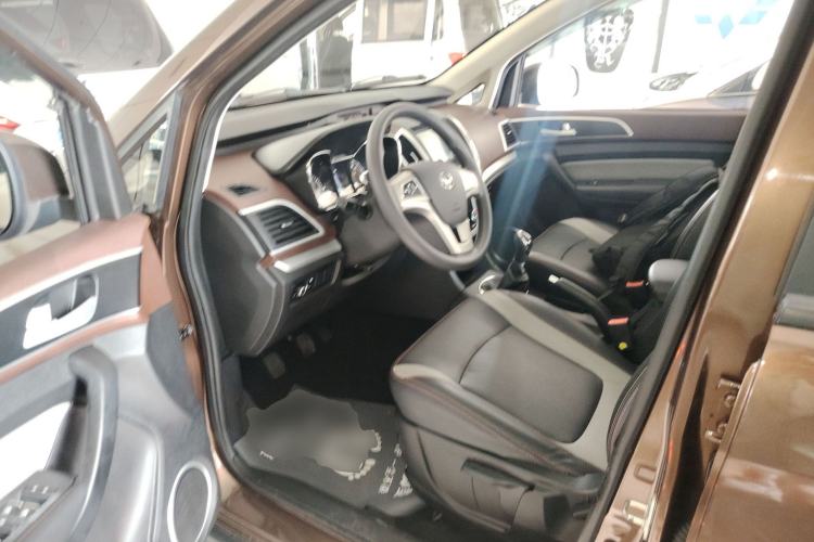 Used HYOSOW H3 2015 1.5L manual Comfort trim level
