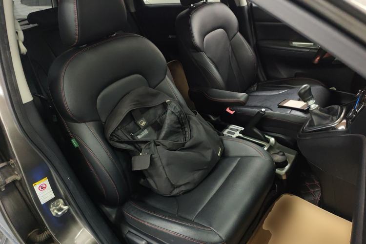 Used Haval H6 2014 Upgraded Model 1.5T Manual Two-Wheel Drive Elite Version Right Front Seat