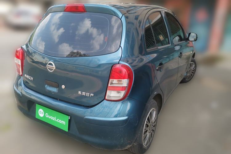 Used Nissan March 2015 1.2L Manual Easy-Enjoy Version
