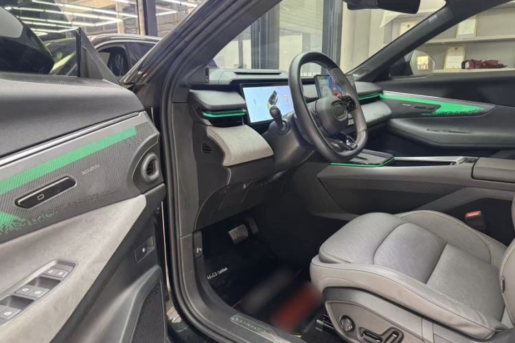 Used Lynk & Co 08 EM-P 2023 120km Long-Range Halo