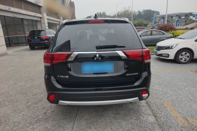 Used Mitsubishi Outlander 2018 2.0L Two-Wheel Drive Glory Edition 5 Seats Rear