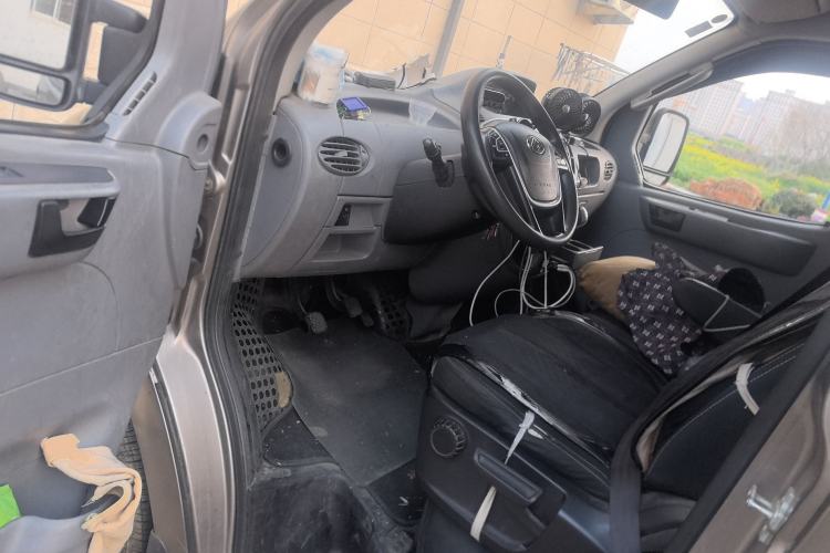 Used SAIC MAXUS Xintu V80 2019 2.5T Classic Edition 6-Speed Manual – Aoyuntong Short Wheelbase Mid-Height Design 5/6 Seats