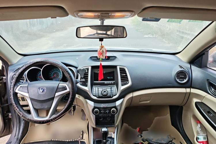 Used CHANGAN Eado 2014 1.6L Manual Luxury Model Center Console