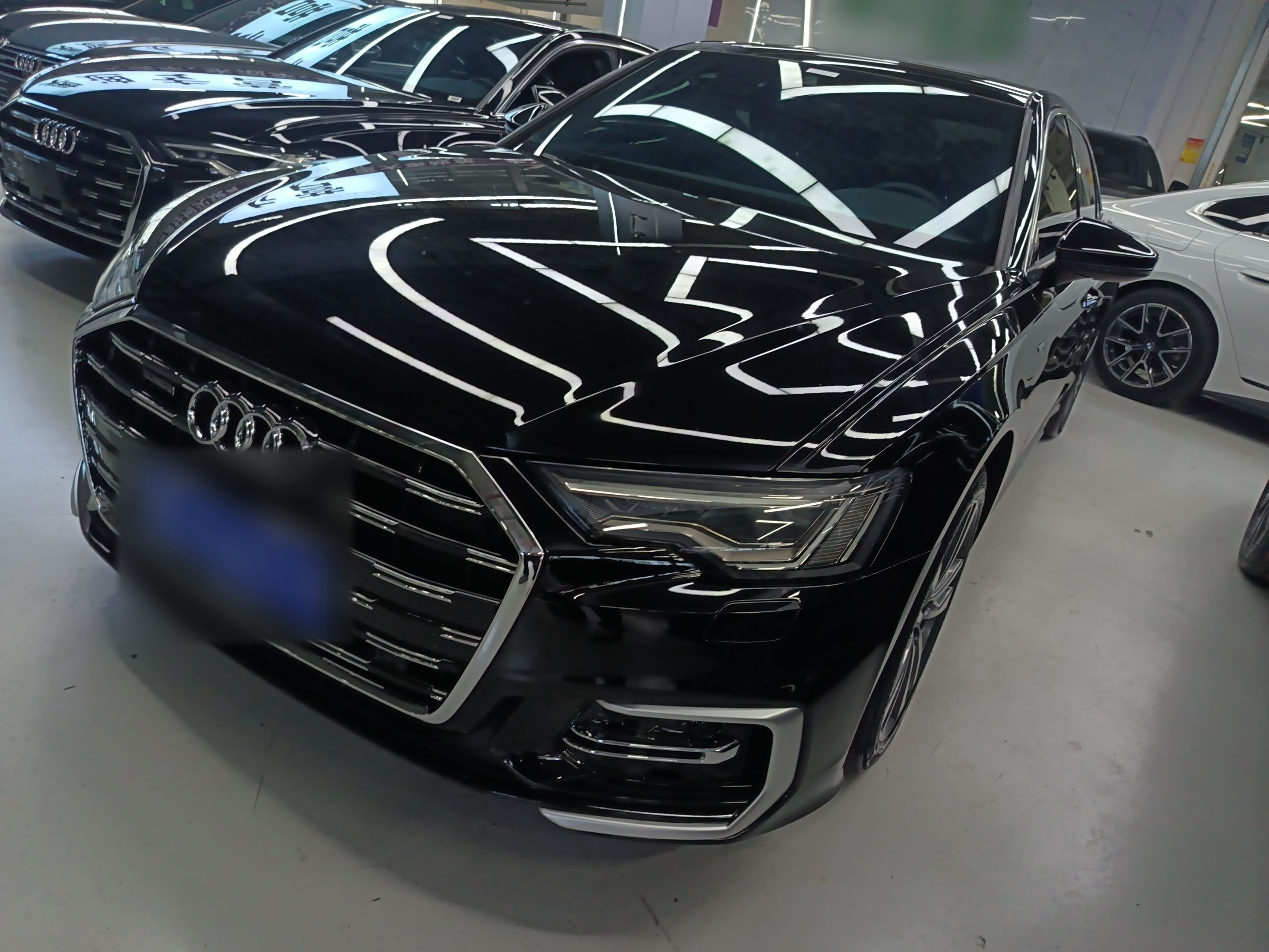 Под передней частью автомобиля