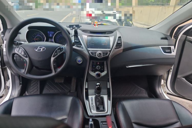 Used Hyundai Elantra (5th Generation / Langdong) 2016 1.6L Automatic Prestige Model Center Console