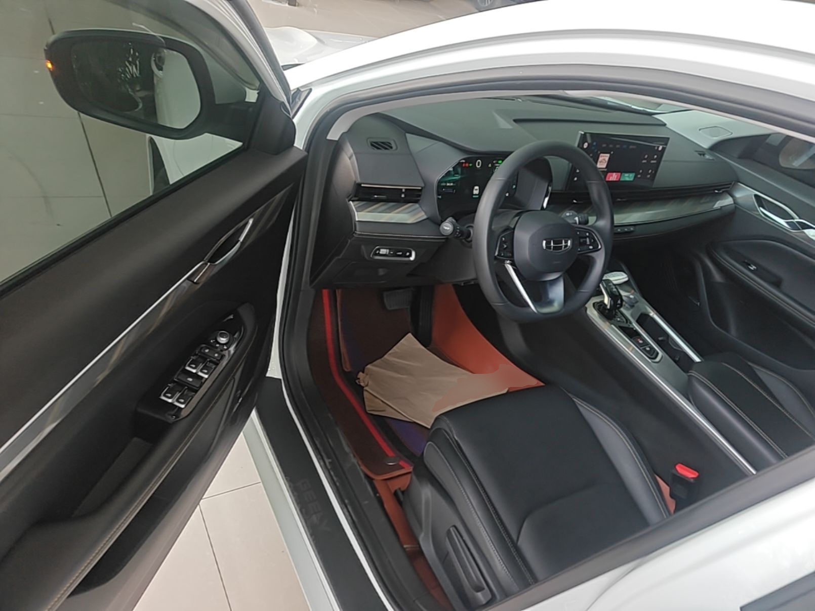 Geely Auto Emgrand L HiP 2024 Longteng Edition 1.5TD-DHT Pro 100KM Superior Model — снимка 18