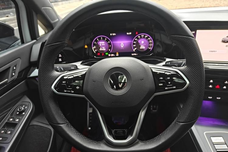 Used Volkswagen Golf 2023 Facelift 280TSI DSG R-Line Lite Interior 4