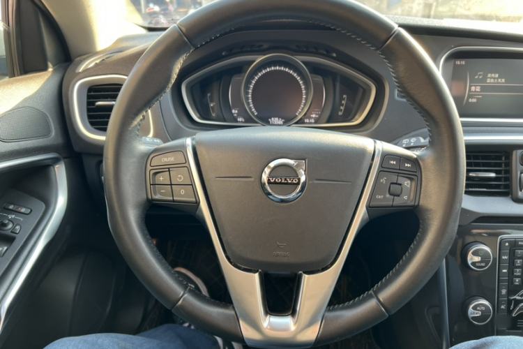 Used Volvo V40 2018 T3 Zhiyi Edition