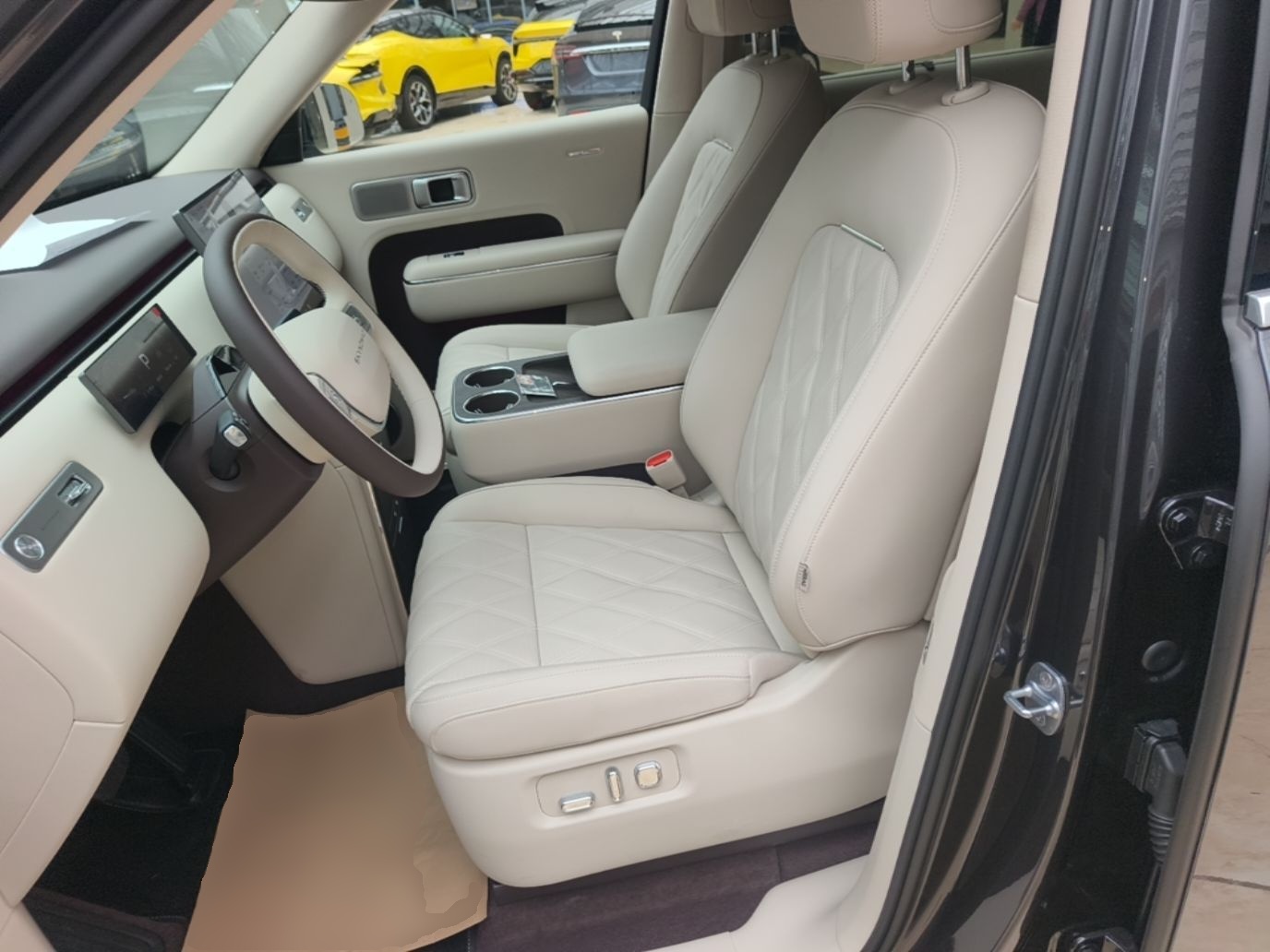 Xiaomi Auto Pengcheng N90 2026 Model Max (7-seater) — снимка 17