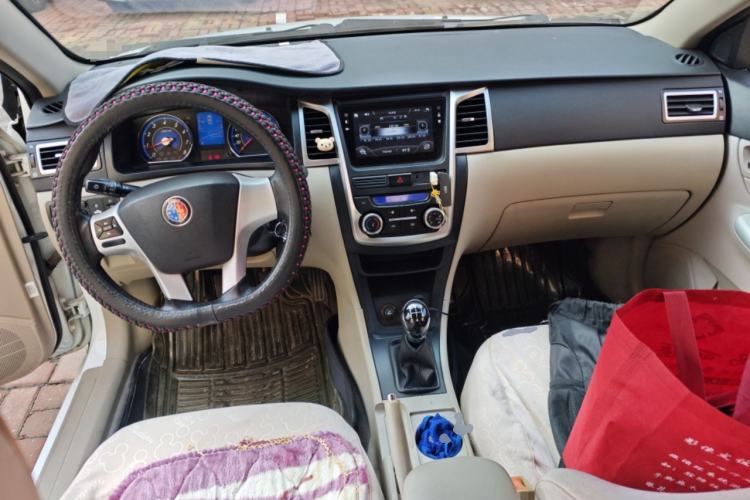 Used Geely Auto Ocean 2015 1.5L Manual Elite Model Center Console