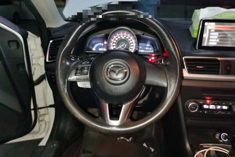 Used Mazda 3 Axela 2016 Sedan 1.5L Manual Luxury Model