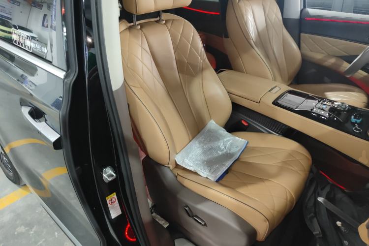 Used Denza D9 2022 DM-i 970 Four-Wheel Drive Prestige Model Right Front Seat