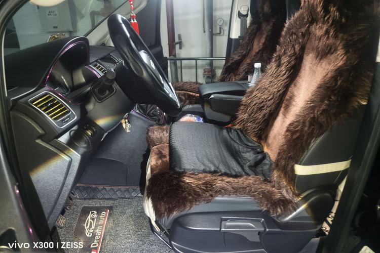 Used SAIC MAXUS G10 2023 2.0L Manual Multi-Function Version Gasoline 7 Seats Left Front Seat